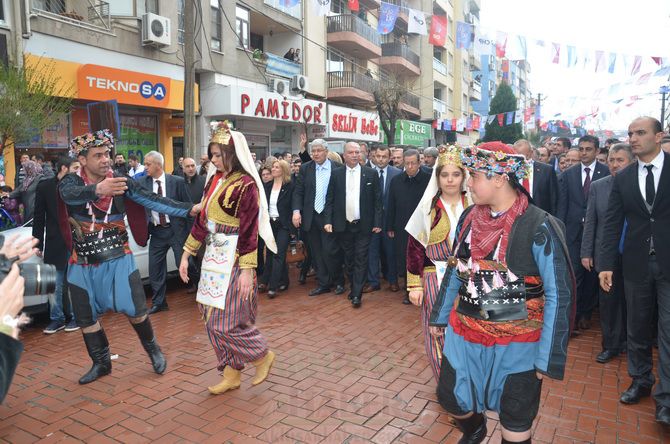 MHP LİDERi DEVLET BAHÇELİ AKHİSARLILAR İLE BULUŞTU